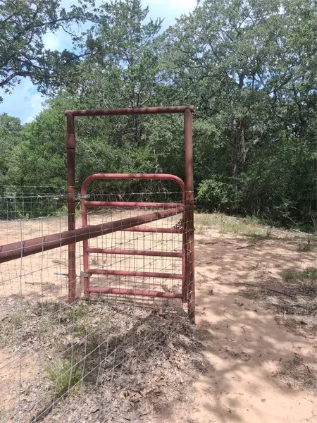 240 Privte Road 4601, Waelder, TX 78959