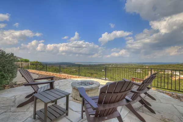 800 High Oaks RD, Canyon Lake, TX 78133