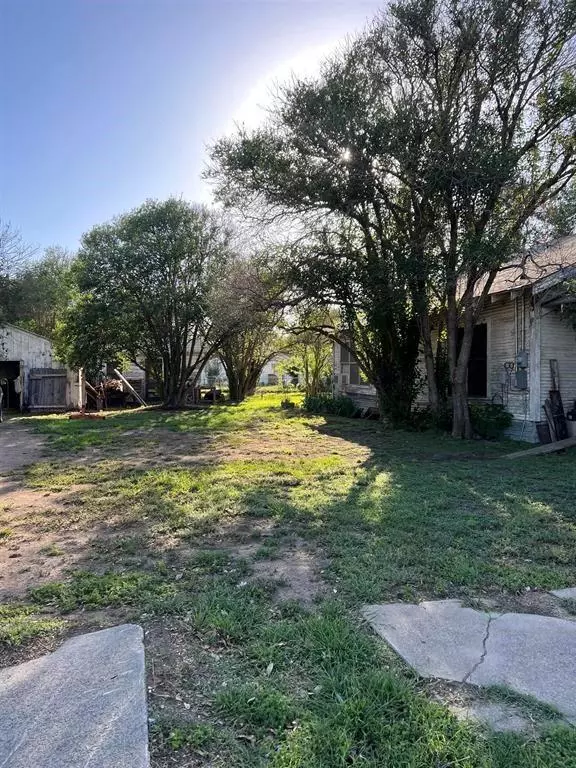 Lampasas, TX 76550,606 S Chestnut ST