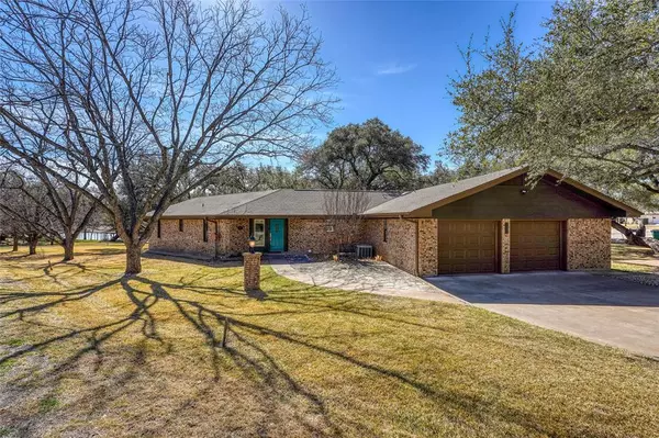 211 Elm Lodge DR,  Kingsland,  TX 78639