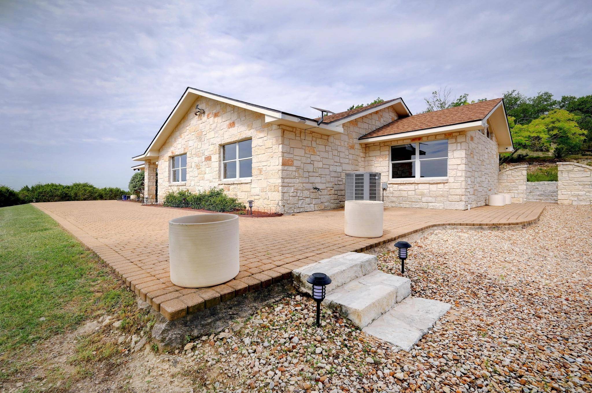 Wimberley, TX 78676,1231 Montell Rd RD