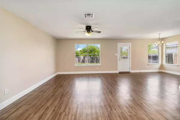 Elgin, TX 78621,804 Lavaca LOOP