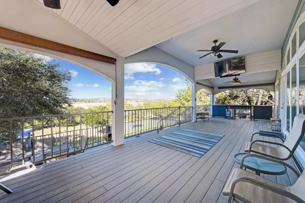 2106 Lakeshore DR, Canyon Lake, TX 78133