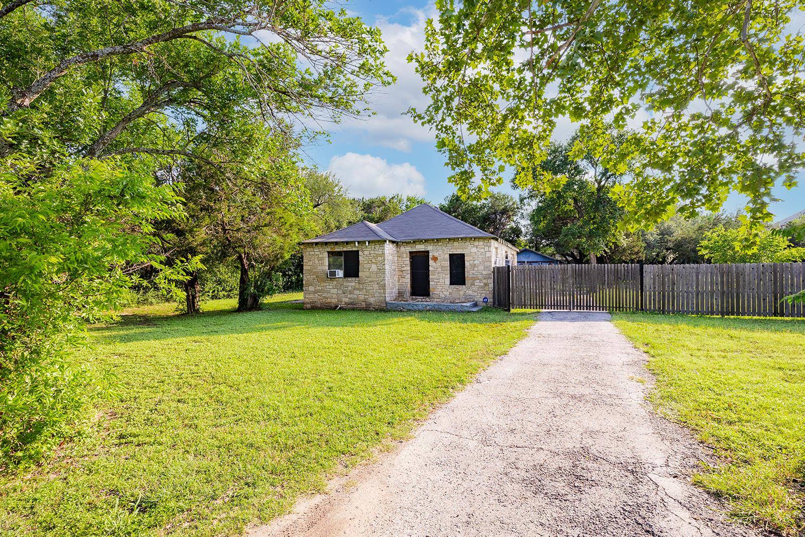 1401 High Chaparral DR, Leander, TX 78641