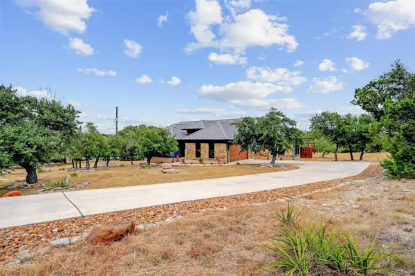 833 Rutherford, Fischer, TX 78623