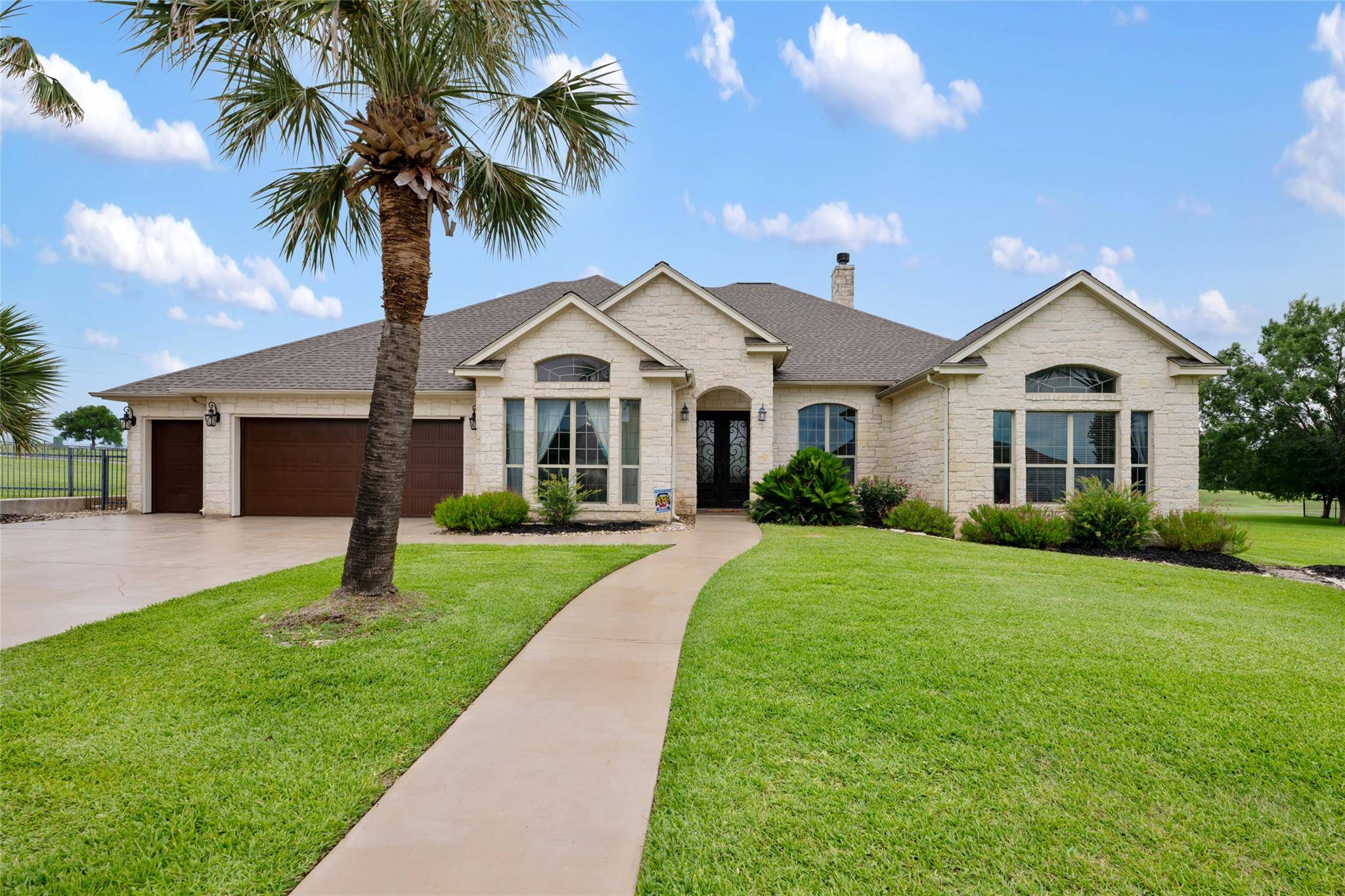 419 Firestone DR, Meadowlakes, TX 78654