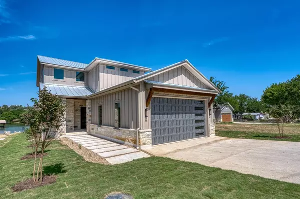 Sunrise Beach, TX 78643,208 E Lakeshore DR