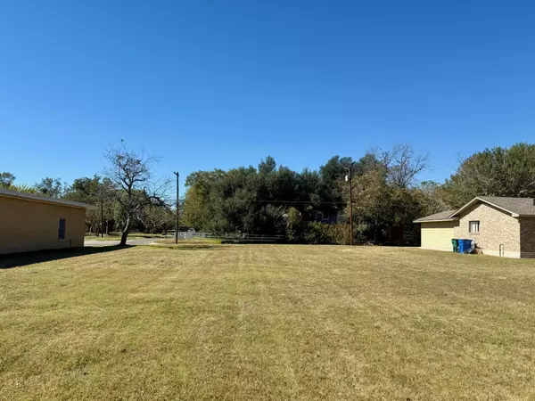 Taylor, TX 76574,912 Victoria ST