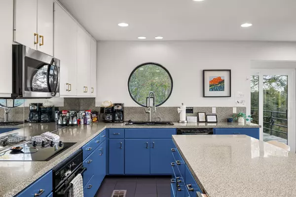 Spicewood, TX 78669,723 Coventry RD