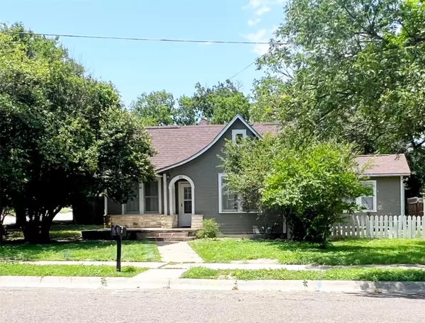 Lampasas, TX 76550,207 W 5th ST