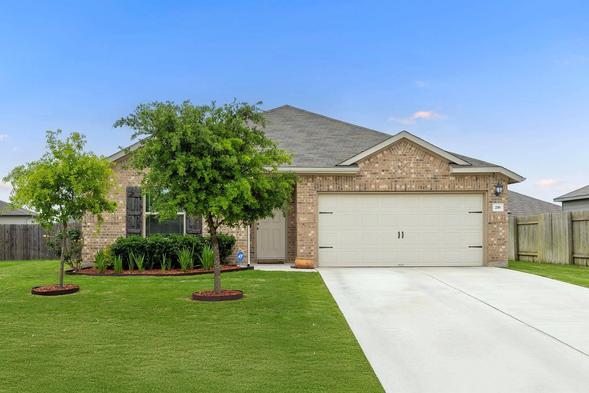 216 Pearland ST, Hutto, TX 78634