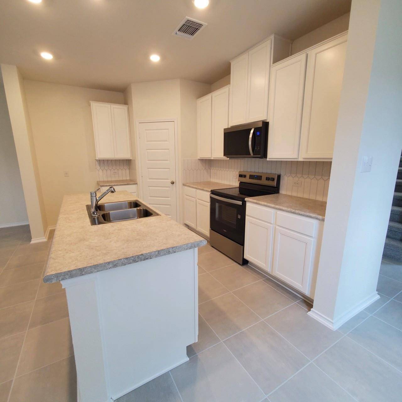 Jarrell, TX 76537,248 Feathers ST