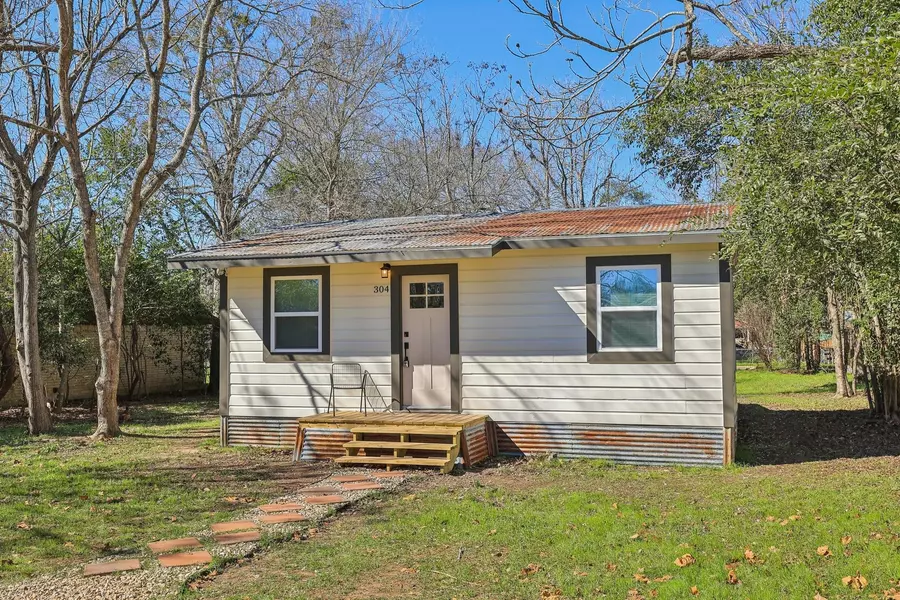 304 Harris ST, Smithville, TX 78957