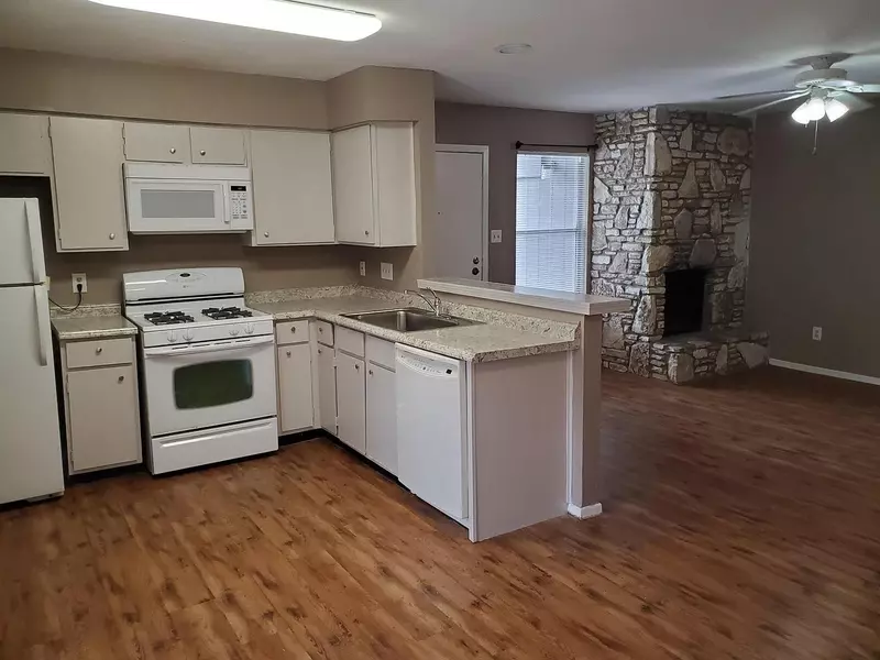 801 Bracewood CIR #B, San Marcos, TX 78666
