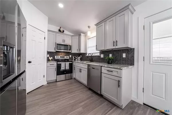 New Braunfels, TX 78130,356 Hummingbird DR