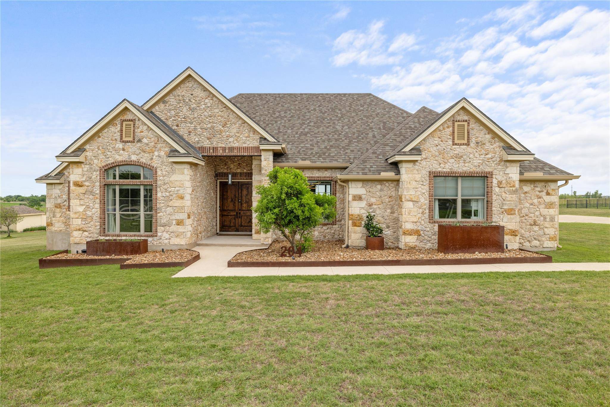 204 E Vienna DR, Hutto, TX 78634