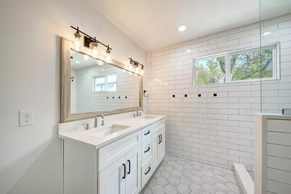 Austin, TX 78721,1703 Hillcrest LN