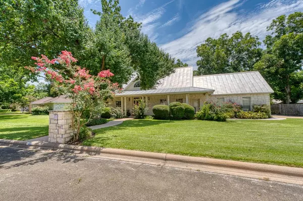 Meadowlakes, TX 78654,337 Colonial ST