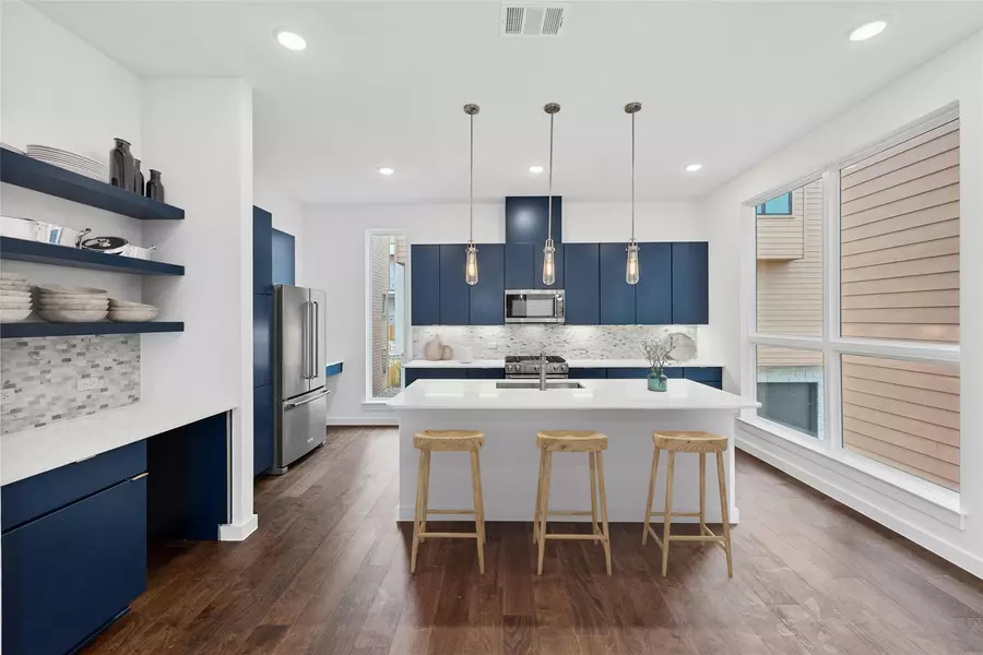 6823 Wolfcreek PASS #6, Austin, TX 78749