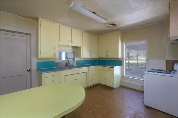 Lampasas, TX 76550,908 Campbell ST