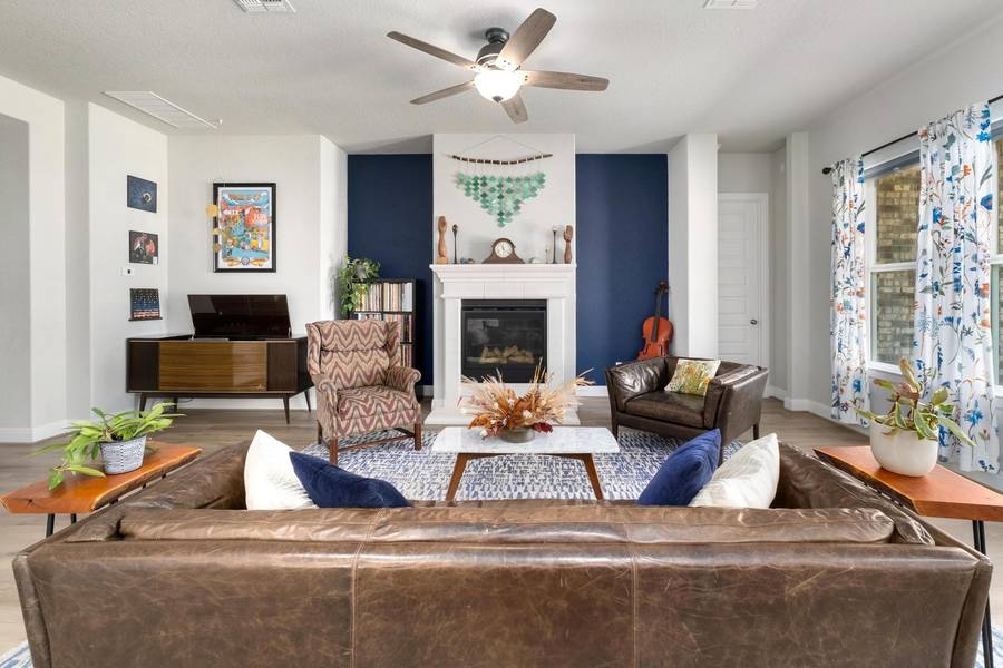 112 Bell Hill DR, Dripping Springs, TX 78620