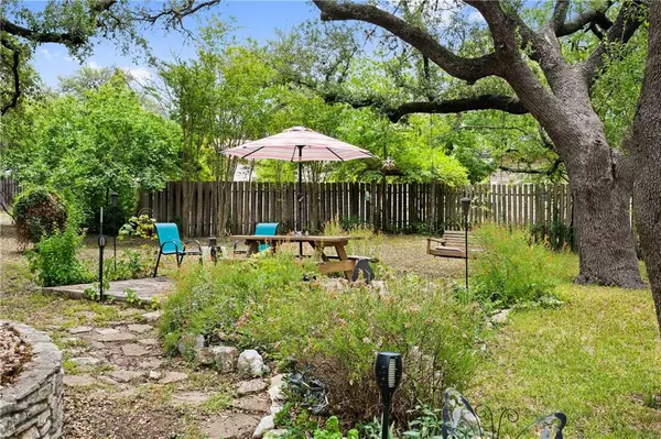 302 N Avenue F Ave, Johnson City, TX 78636