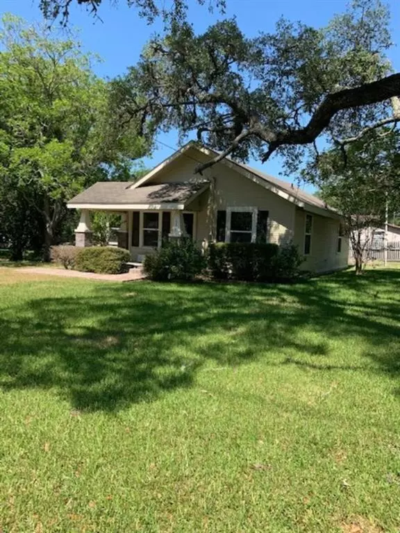 Flatonia, TX 78941,733 S Faires ST