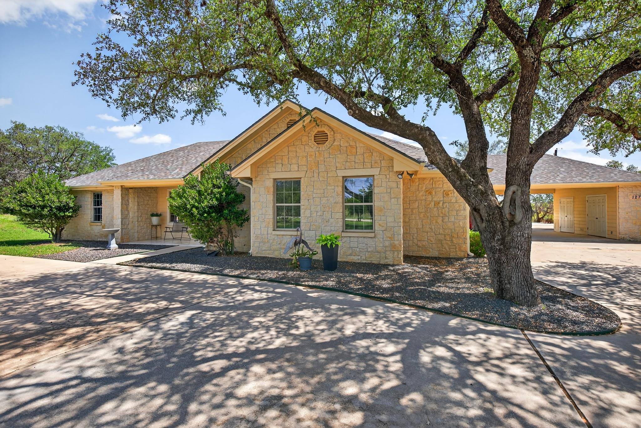 127 W Stonecastle DR, Granite Shoals, TX 78654