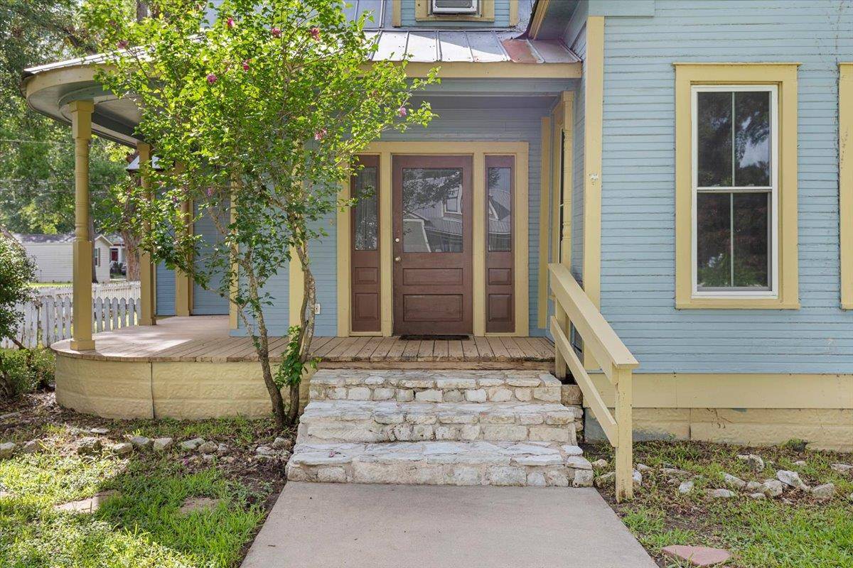 Smithville, TX 78957,710 Gresham ST