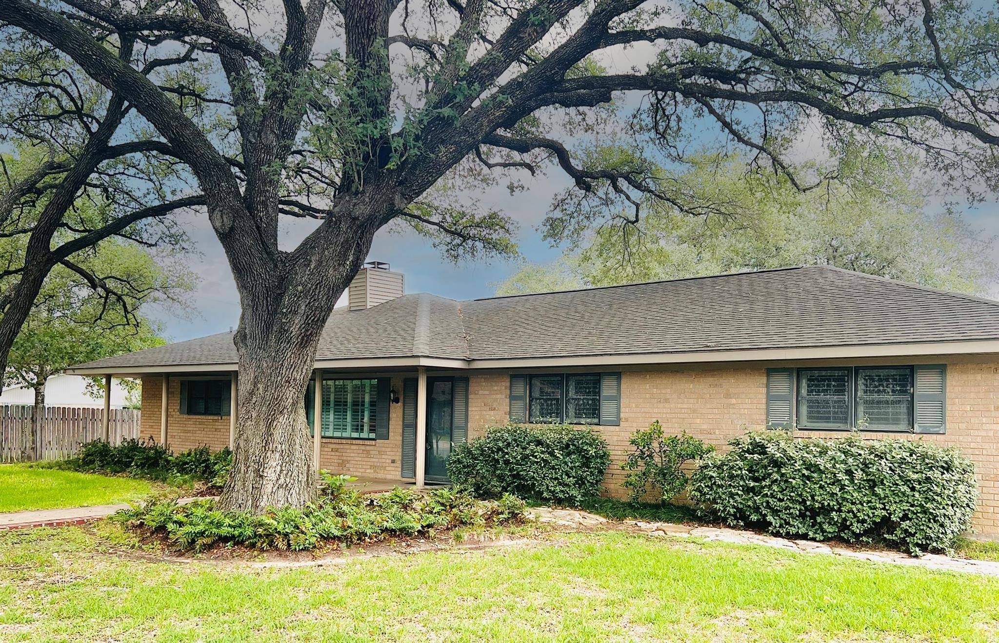 736 Sarah Jo ST,  La Grange,  TX 78945