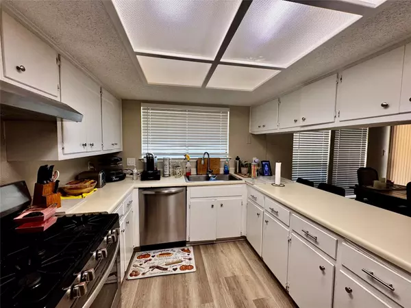 Austin, TX 78749,5103 Summerset TRL