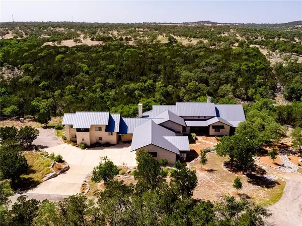 190 N Bootlegger LN NE, Kerrville, TX 78028