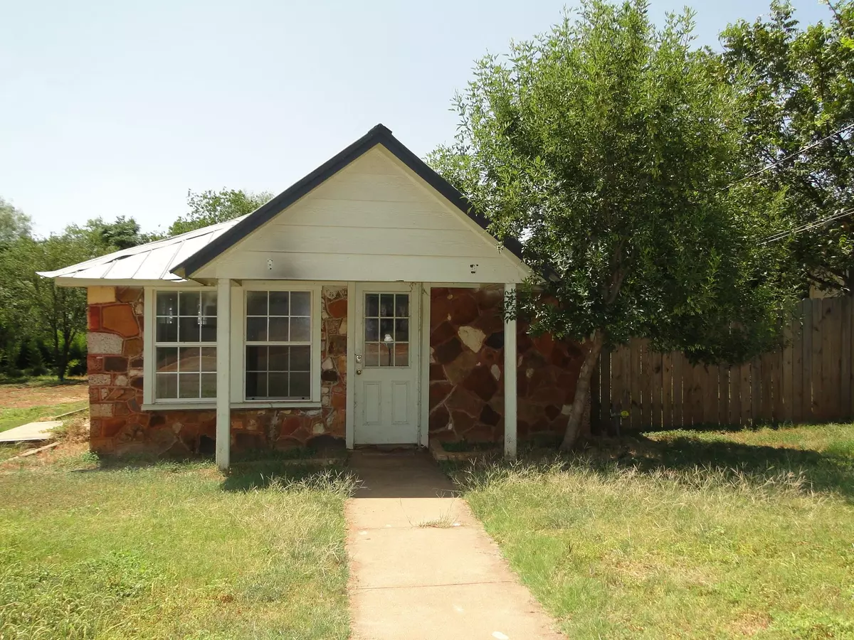 Llano, TX 78643,604 E Luce ST