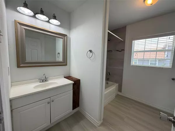 Taylor, TX 76574,414 E 3rd ST