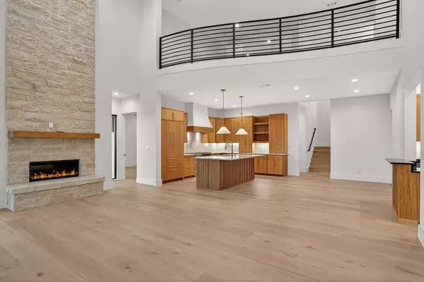 Horseshoe Bay, TX 78657,400 Emerald WAY