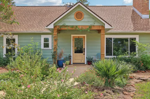 128 Copeland Hill RD, Smithville, TX 78957