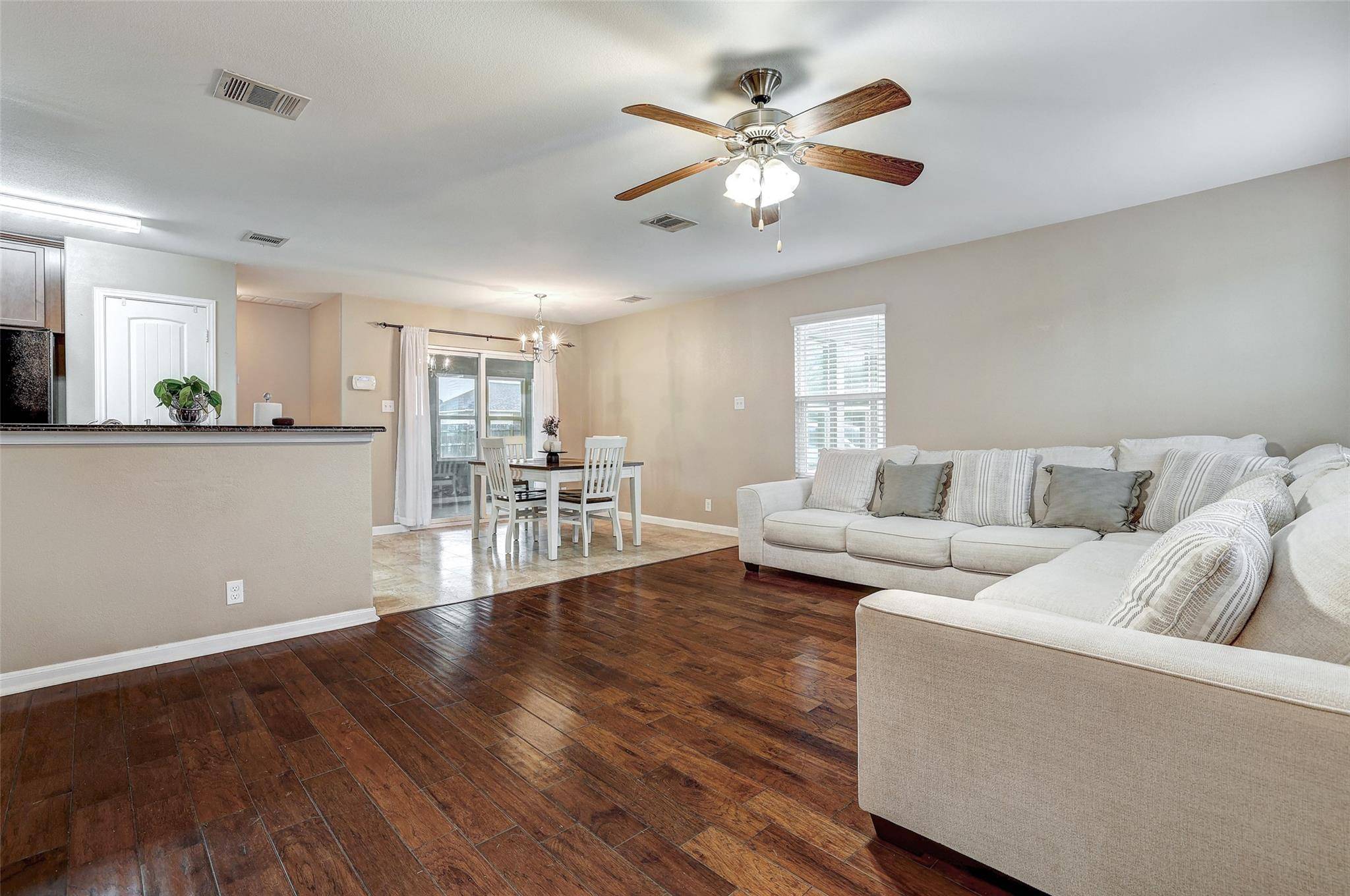Hutto, TX 78634,218 Cloud RD