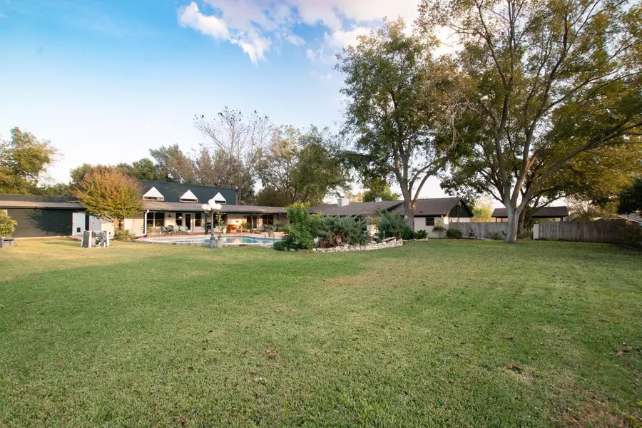 306 Cardinal LN, Burnet, TX 78611