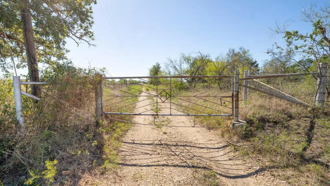 1558 Texas ST, Rockdale, TX 76567