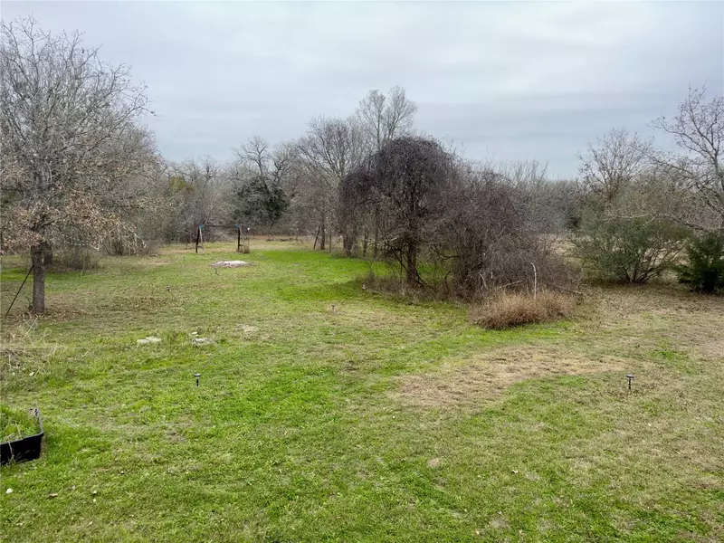 95 Oak CV, Lockhart, TX 78644