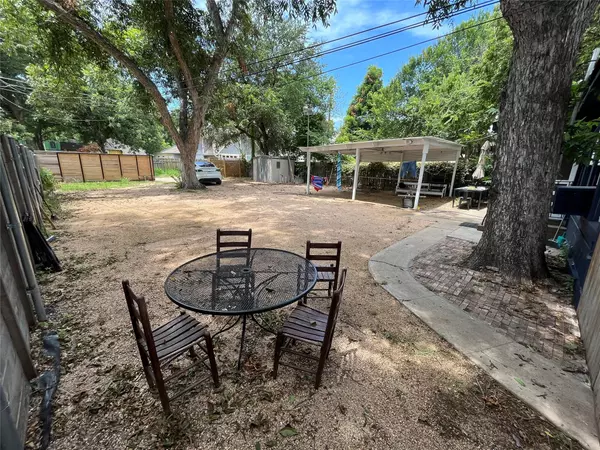 Austin, TX 78702,2511 E Cesar Chavez ST