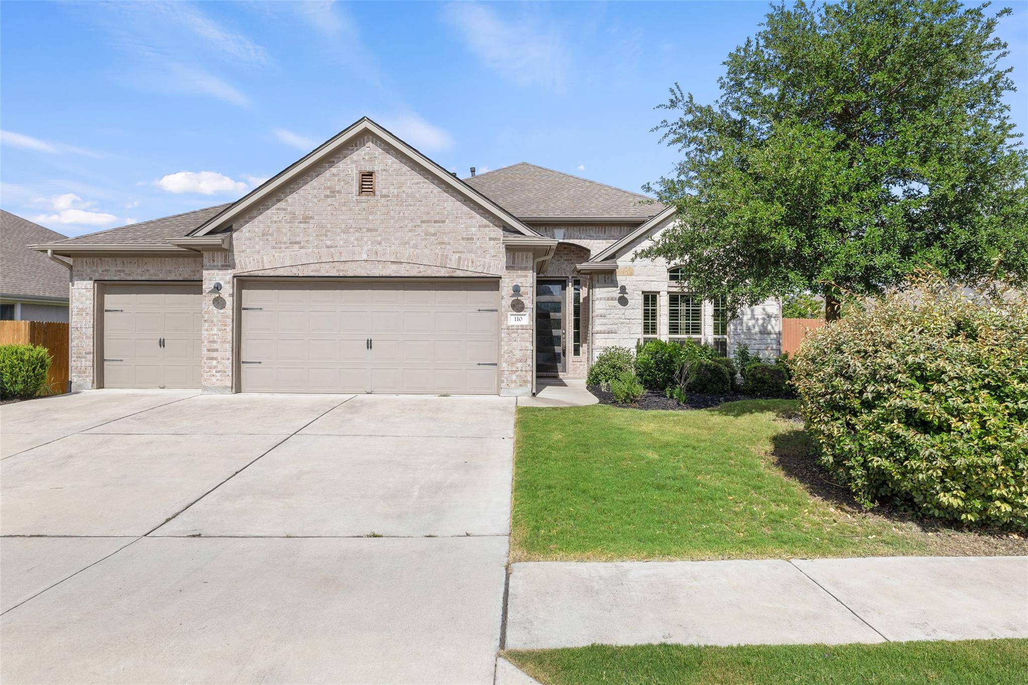 110 N Sage HOLW, Dripping Springs, TX 78620