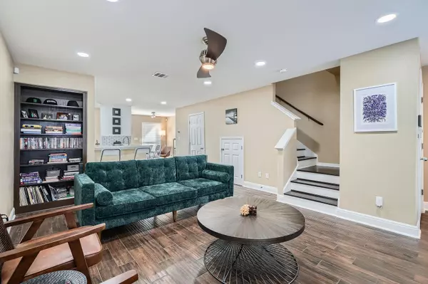 Austin, TX 78741,6900 E Riverside DR #6