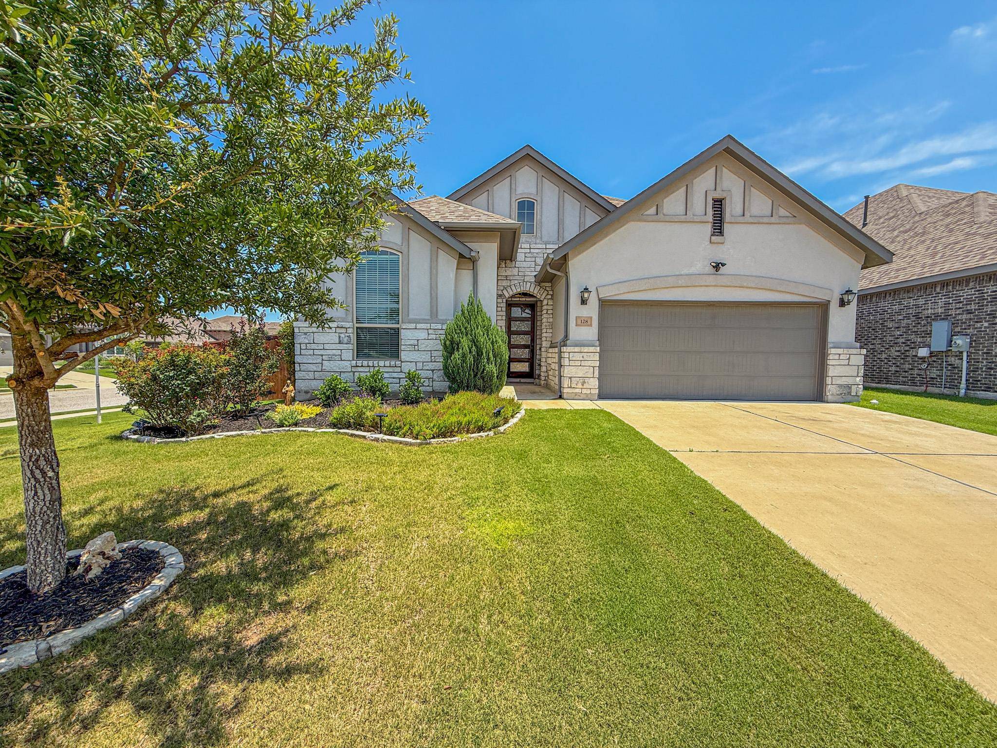 128 Regents LN, Liberty Hill, TX 78642