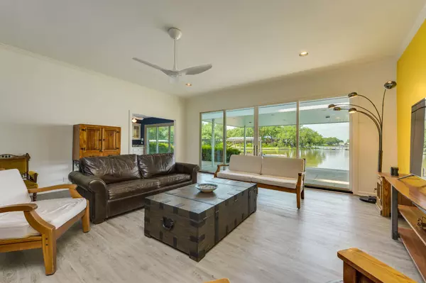 Buchanan Dam, TX 78609,214 Island Lodges DR