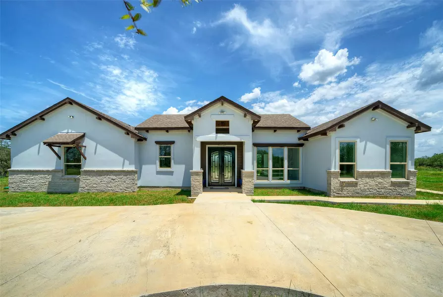 000 Patterson Ave, Flatonia, TX 78941