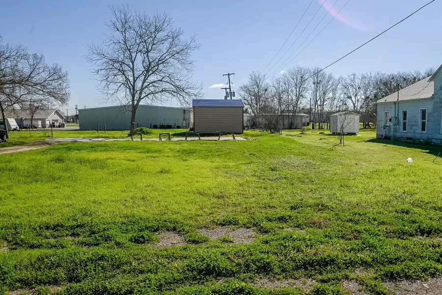 507 Saint Andrews ST, Weimar, TX 78962