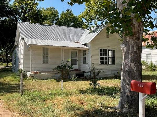 302 Gentry ST, Smithville, TX 78957