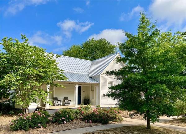 603 Mills ST, Smithville, TX 78957