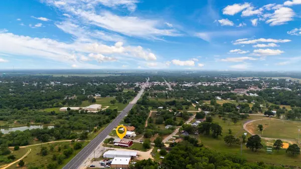 Luling, TX 78648,805 N Magnolia Ave